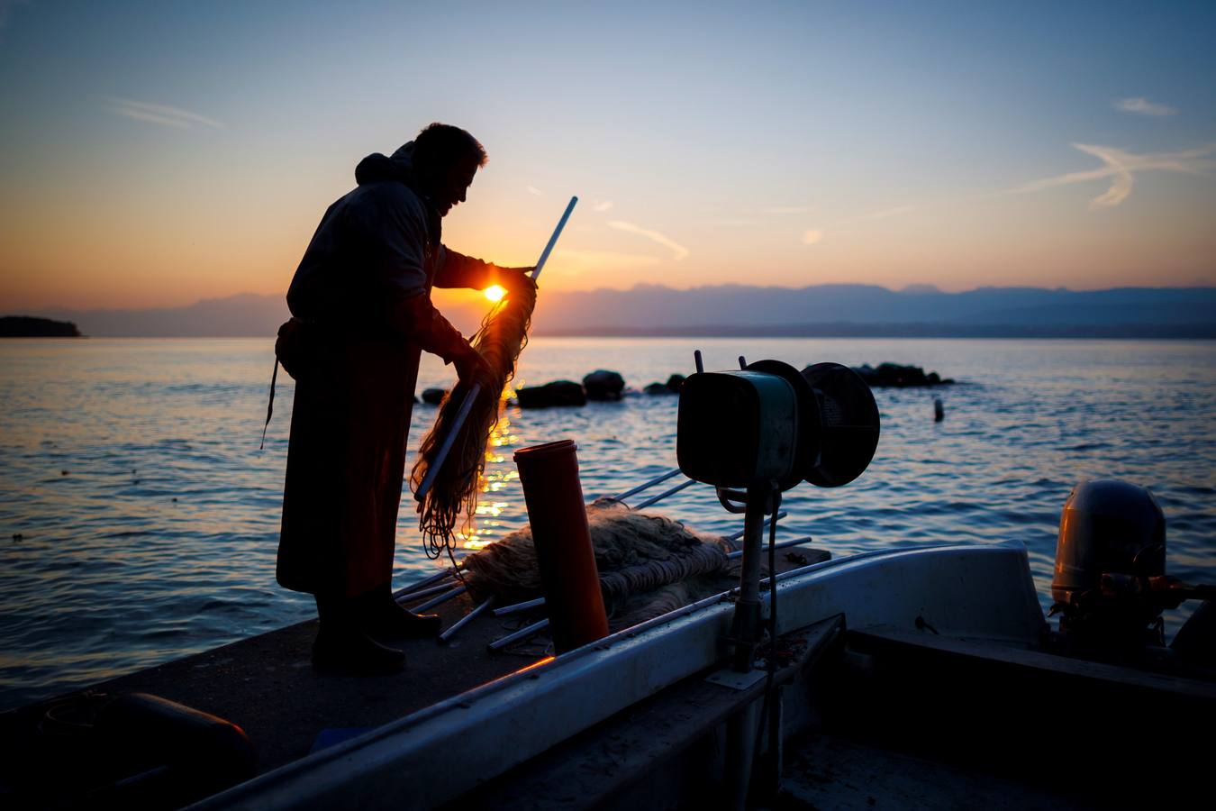 La familia Clerc lleva cinco generaciones dedicándose a la pesca. Trabajan durante todo el año en el lago Lemán y pescan diferentes especies de peces como percas, truchas, lucios, salvelinos o cangrejos.