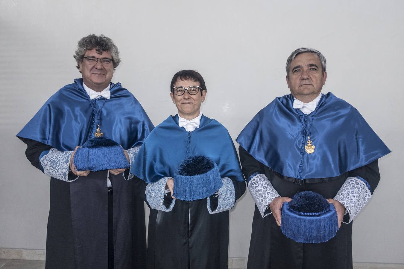 En el acto de Apertura Solemne del Curso Académico 2018-19« de la UEx, han asistido el presidente de la Junta de Extremadura, Guillermo Fernández Vara, y el alcalde, Francisco Javier Fragoso. El actual rector de la Uex, Segundo Píriz, que afronta su etapa final al frente de la Universidad regional, ha afirmado que muchos investigadores que trabajan fuera de España »ansían volver al país y no pueden«.