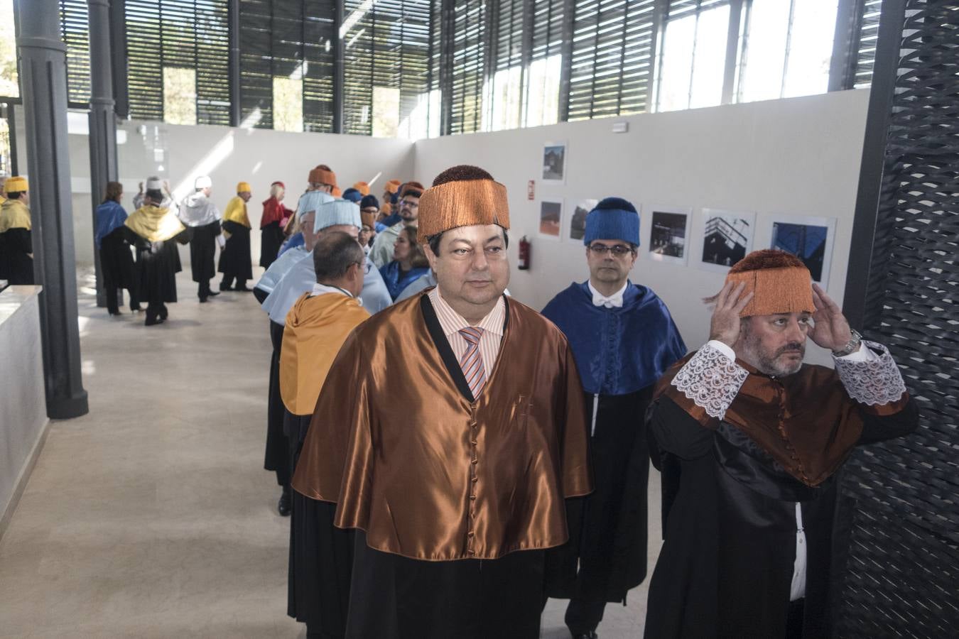 En el acto de Apertura Solemne del Curso Académico 2018-19« de la UEx, han asistido el presidente de la Junta de Extremadura, Guillermo Fernández Vara, y el alcalde, Francisco Javier Fragoso. El actual rector de la Uex, Segundo Píriz, que afronta su etapa final al frente de la Universidad regional, ha afirmado que muchos investigadores que trabajan fuera de España »ansían volver al país y no pueden«.