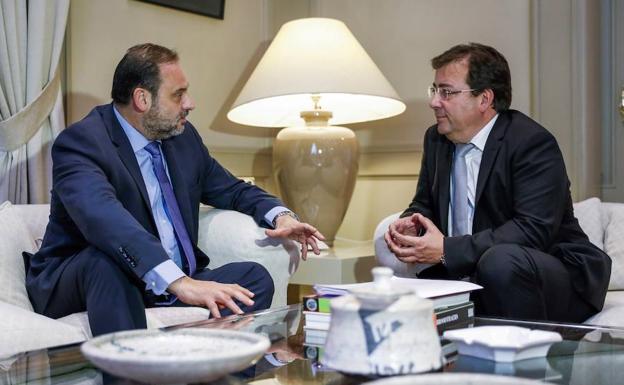 Reunión de José Luis Ábalos con Guillermo Fernández Vara en Madrid, el pasado mes de junio:: HOY