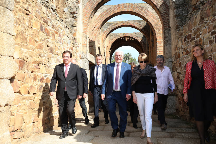 Frank-Walter Steinmeier se ha encontrado en el Teatro Romano con un grupo de compatriotas que visitaban Mérida