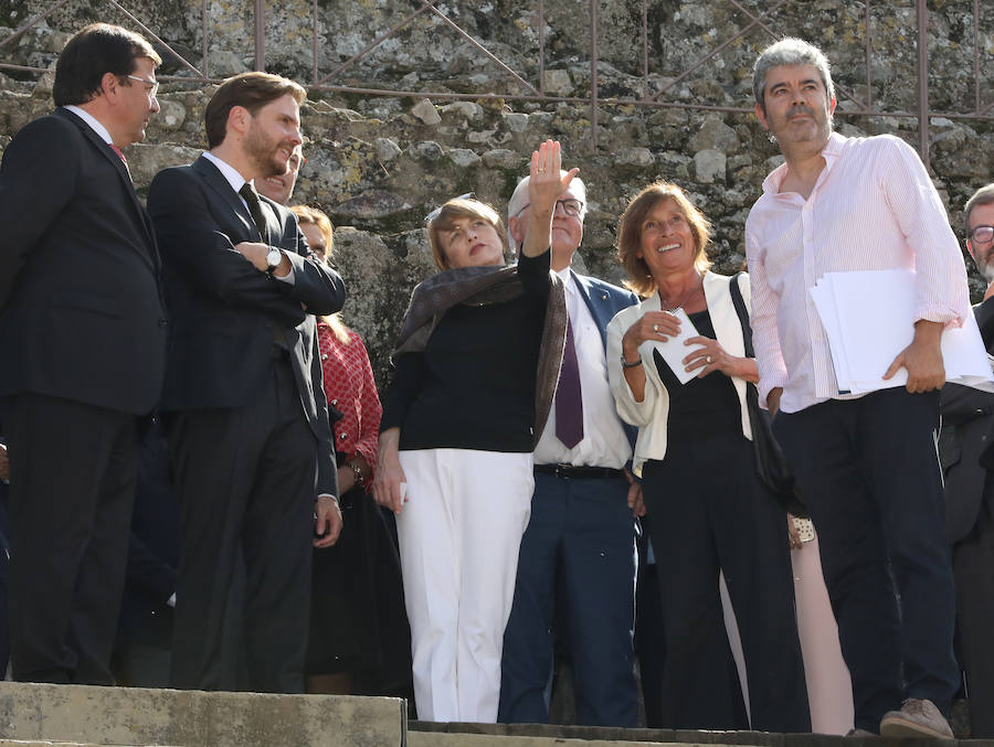 Frank-Walter Steinmeier se ha encontrado en el Teatro Romano con un grupo de compatriotas que visitaban Mérida