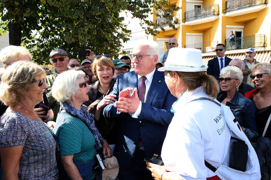 Frank-Walter Steinmeier se ha encontrado en el Teatro Romano con un grupo de compatriotas que visitaban Mérida