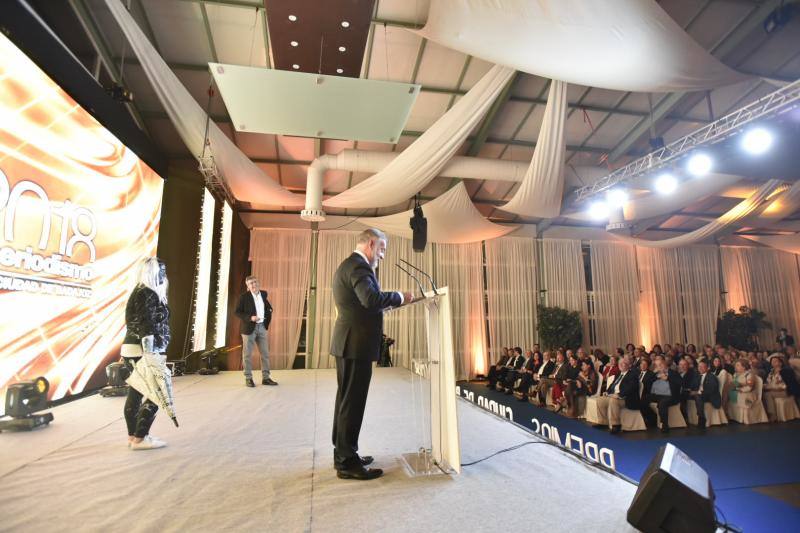 El Palacio de Cristal del Hotel Río acogió la entrega de unos galardones que ya reconocen a seis disciplinas: poesía, novela, periodismo, escultura, pintura y fotografía