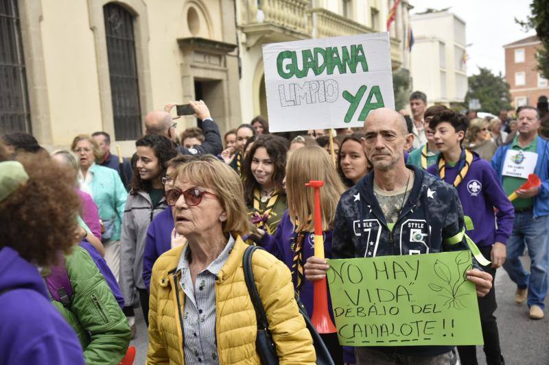 Más de 150 personas participaron en la iniciativa promovida por la asociación Salvemos el Guadiana