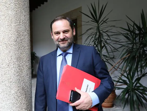 José Luis Ábalos, ministro de Fomento, en su visita el pasado viernes a Mérida. :: brígido