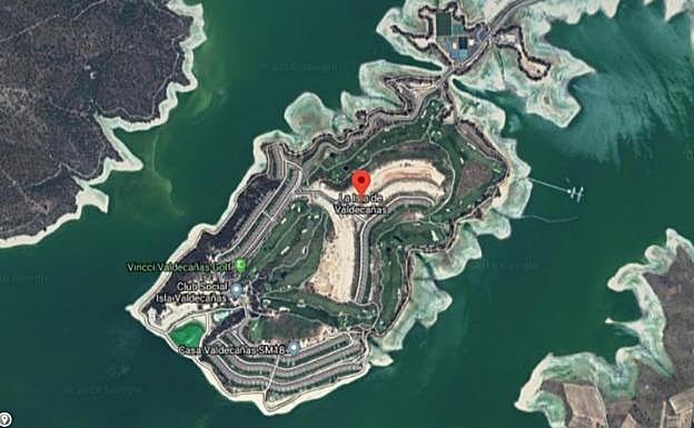 Vista aérea de la península en el embalse de Valdecañas:: Google