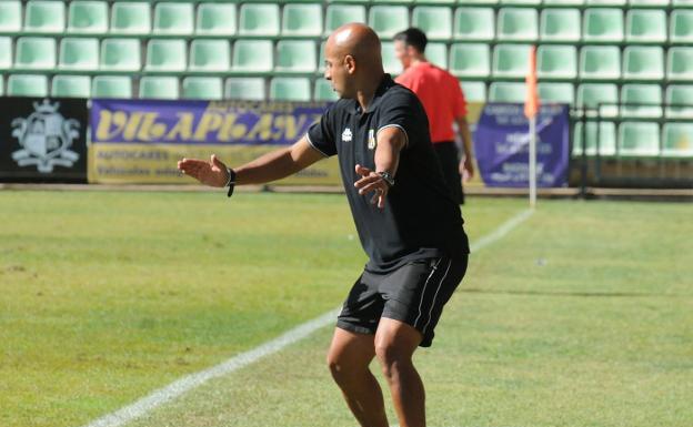 Nafti durante un partido de su primera etapa en el Mérida al que volvió tres meses después. :: 