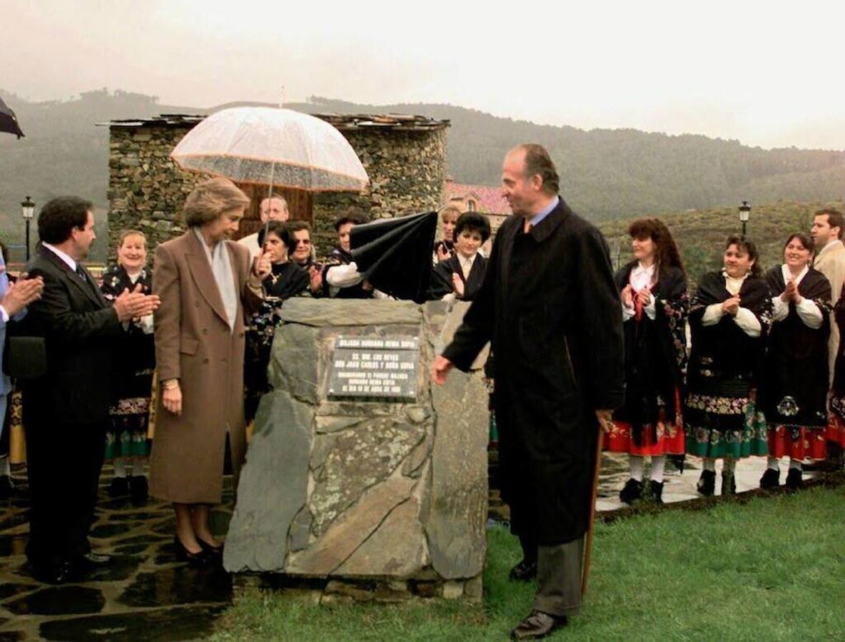 Año 1998. Los Reyes Don Juan Carlos y Doña Sofía inauguraron el Parque 'Majada Hurdana Reina Sofía' en la comarca cacereña de Las Hurdes.