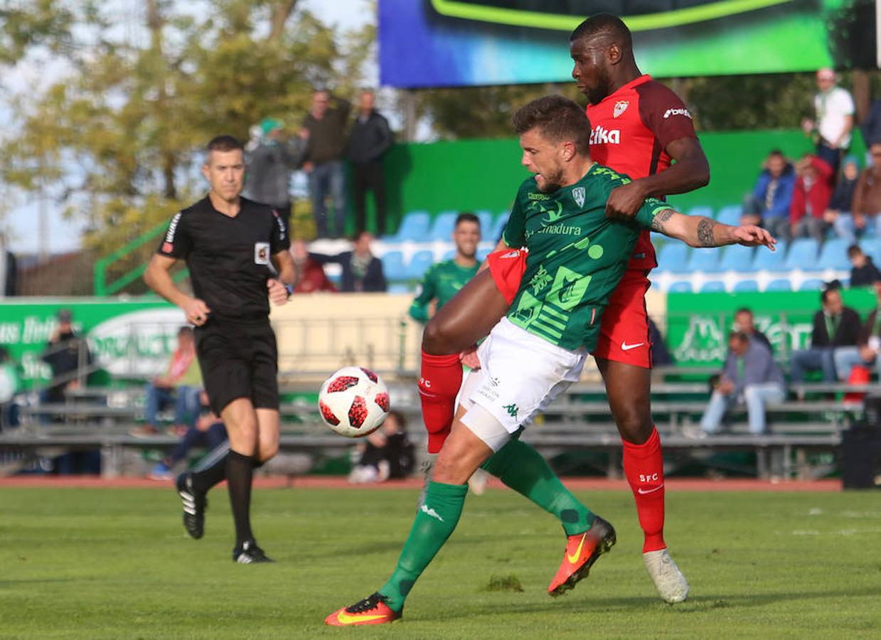 El Villanovense dejó su portería a cero ante el Sevilla en un partido que fue una fiesta para la afición, que confía en dar la sorpresa en la vuelta