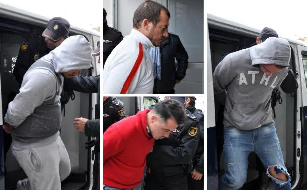 Los cuatro acusados por la muerte del guardia civil a su llegada al juzgado de Don Benito:: / ESTRELLA DOMEQUE