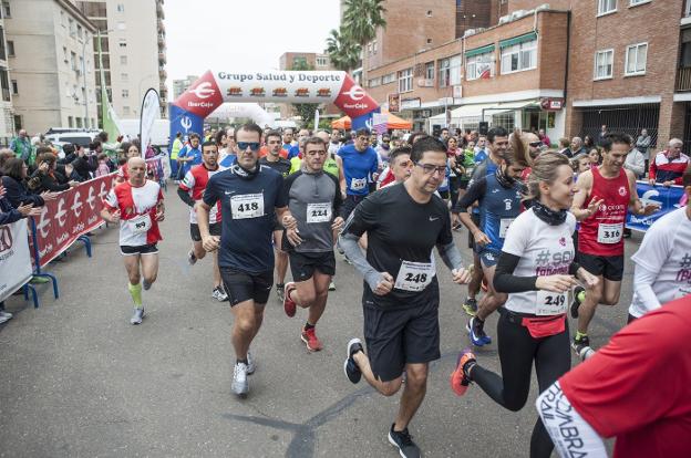 Los atletas populares corren contra el cáncer en Badajoz