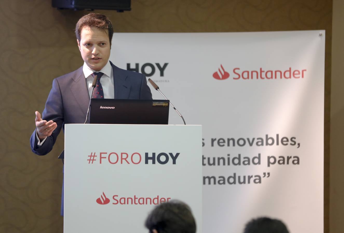 La región estaría contribuyendo en un 20% con el objetivo nacional en cuanto a generación de energía con fuentes renovables, si el objetivo fuese, como se prevé de 50.000 megavatios para dentro de doce años. Así lo ha anunciado la consejera de Economía e Infraestructuras, Olga García, que ha asistido este miércoles en Cáceres a un desayuno informativo sobre energías renovables, organizado por el Diario HOY en colaboración con el Banco Santander.