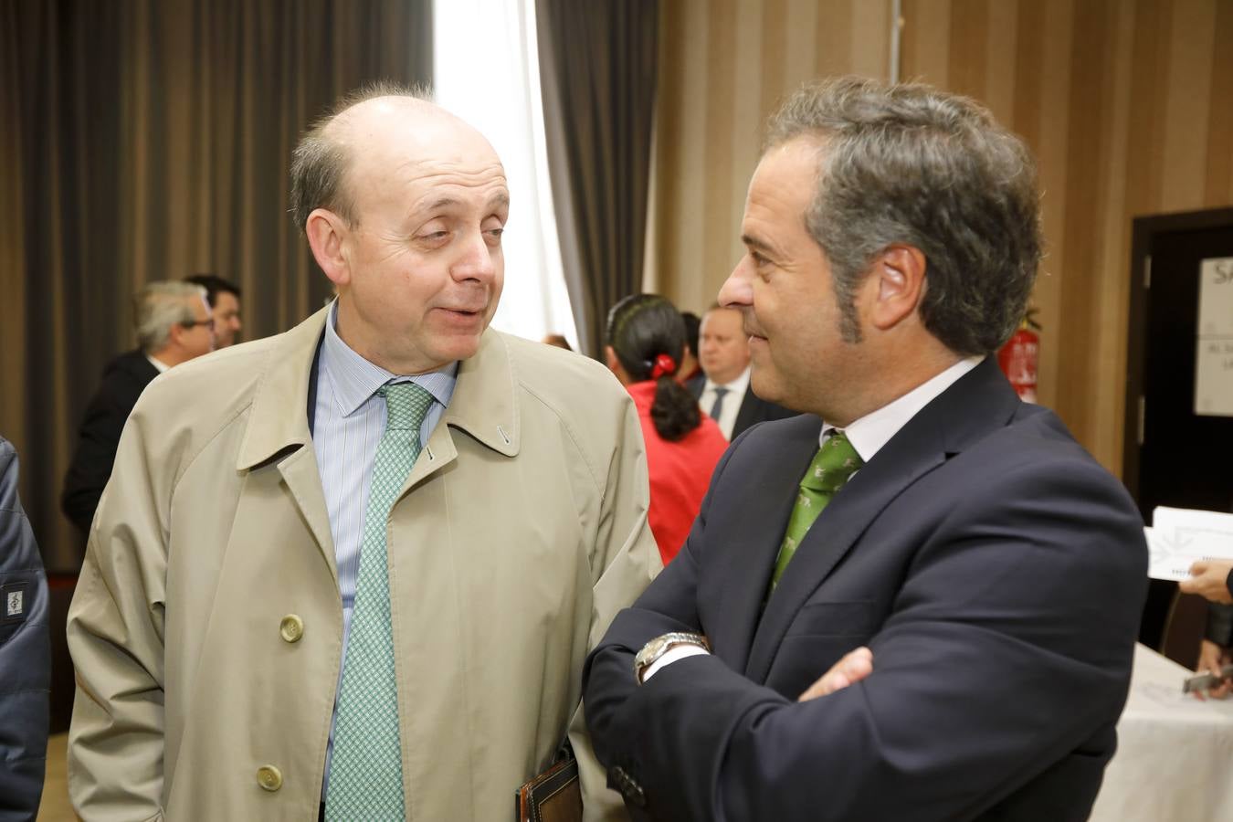 La región estaría contribuyendo en un 20% con el objetivo nacional en cuanto a generación de energía con fuentes renovables, si el objetivo fuese, como se prevé de 50.000 megavatios para dentro de doce años. Así lo ha anunciado la consejera de Economía e Infraestructuras, Olga García, que ha asistido este miércoles en Cáceres a un desayuno informativo sobre energías renovables, organizado por el Diario HOY en colaboración con el Banco Santander.