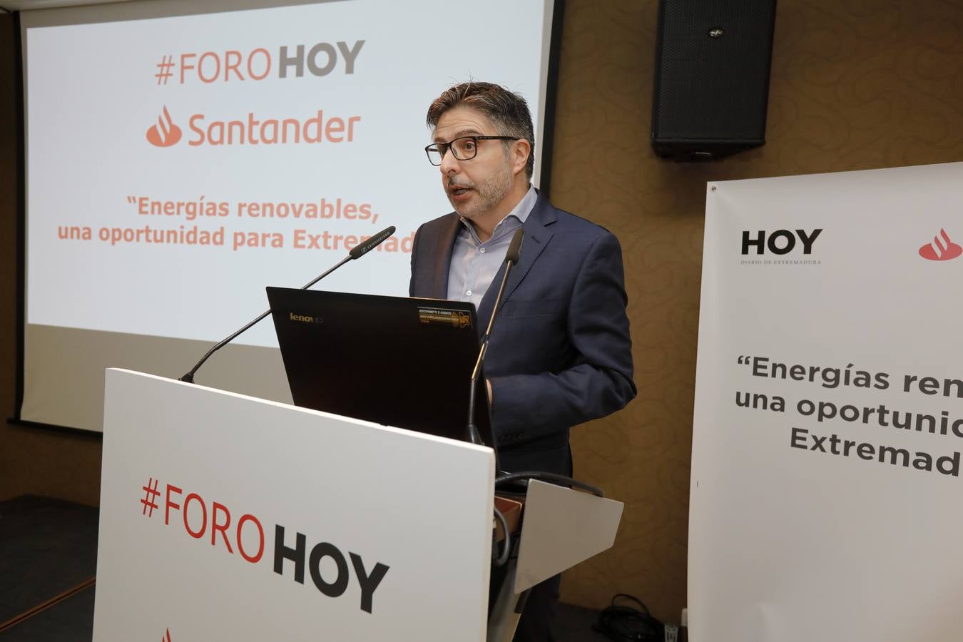 La región estaría contribuyendo en un 20% con el objetivo nacional en cuanto a generación de energía con fuentes renovables, si el objetivo fuese, como se prevé de 50.000 megavatios para dentro de doce años. Así lo ha anunciado la consejera de Economía e Infraestructuras, Olga García, que ha asistido este miércoles en Cáceres a un desayuno informativo sobre energías renovables, organizado por el Diario HOY en colaboración con el Banco Santander.