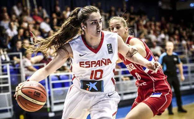 Paula Ginzo durante un partido con la selección sub'20