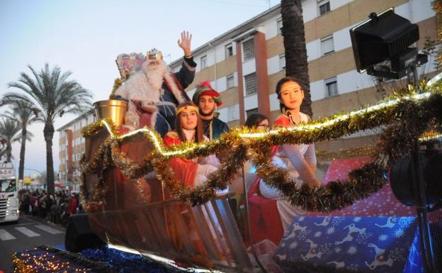 El Ayuntamiento de Mérida recibe 18 solicitudes para desfilar con carrozas en la Cabalgata de Reyes