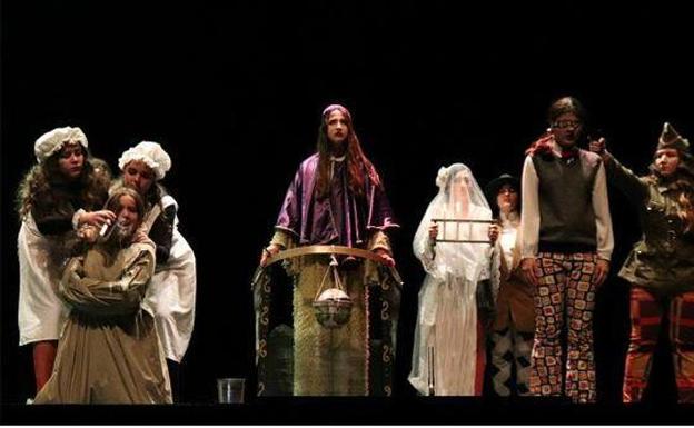 Párodos Teatro homenajea en Badajoz con su obra a las mujeres guerreras