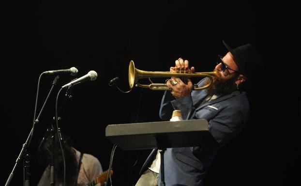 Avishai Cohen es un trompetista y compositor israelí afincado en Nueva York:: HOY