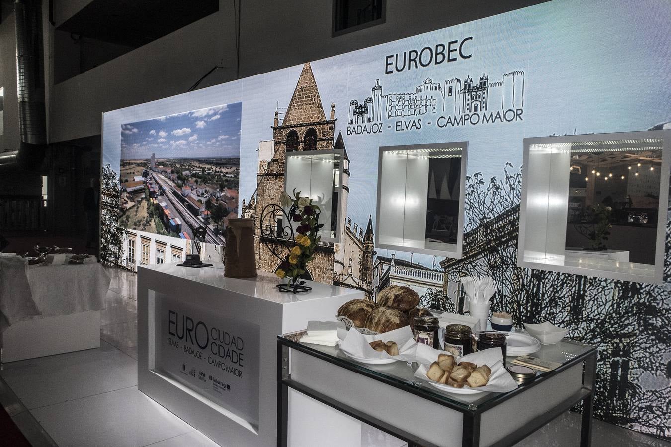 'Fehispor' abre sus puertas en Badajoz con la previsión de superar 30.000 visitas. Cuenta con 120 expositores, en donde el 40 por ciento son de empresas llegadas de Portugal. El evento cuenta con un stand de la eurociudad Badajoz, Elvas y Campomayor, así como la zona 'Esencias hispanolusas.