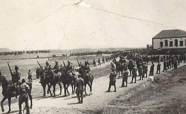 Tropas durante la Guerra Civil en el frente de Campillo de Llerena.