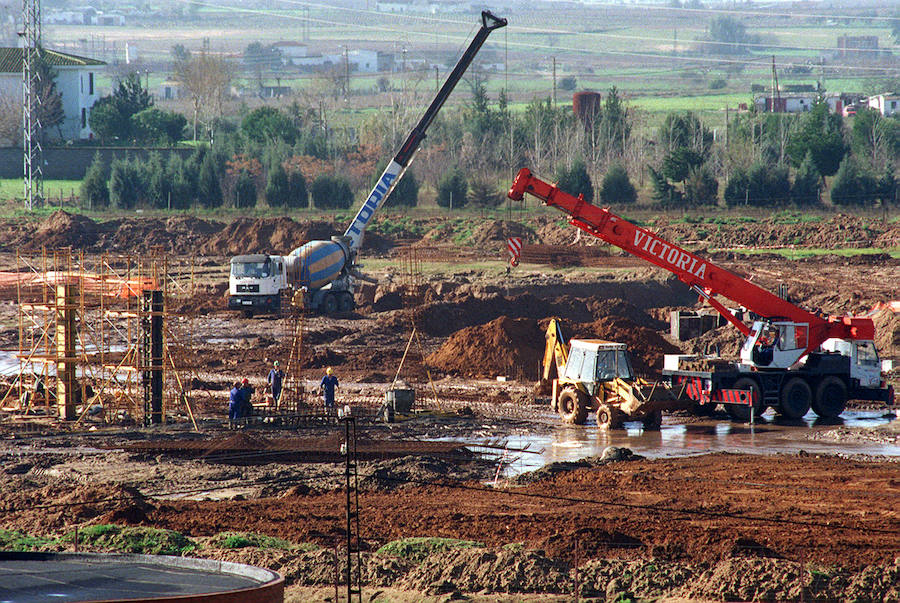 El 2 de diciembre de 1998 se inauguraba el estadio el estadio con el amistoso Badajoz-Extremadura