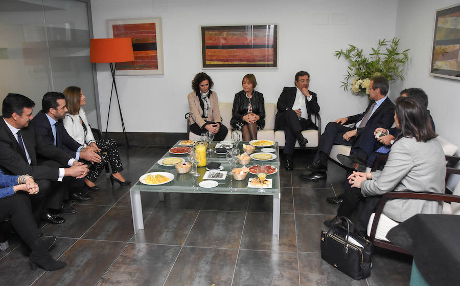 Fotos: I Jornada de Educación financiera de Caixabanc y HOY