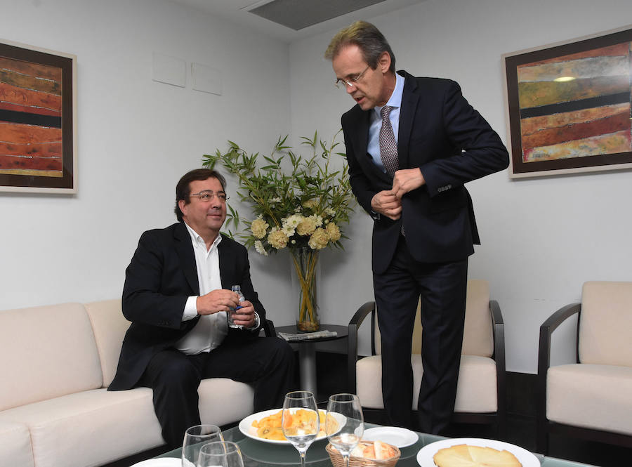 Fotos: I Jornada de Educación financiera de Caixabanc y HOY