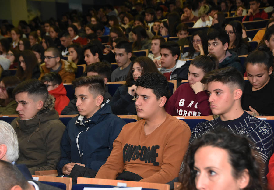 Fotos: I Jornada de Educación financiera de Caixabanc y HOY