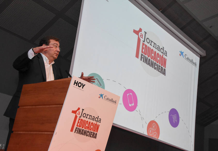 Fotos: I Jornada de Educación financiera de Caixabanc y HOY