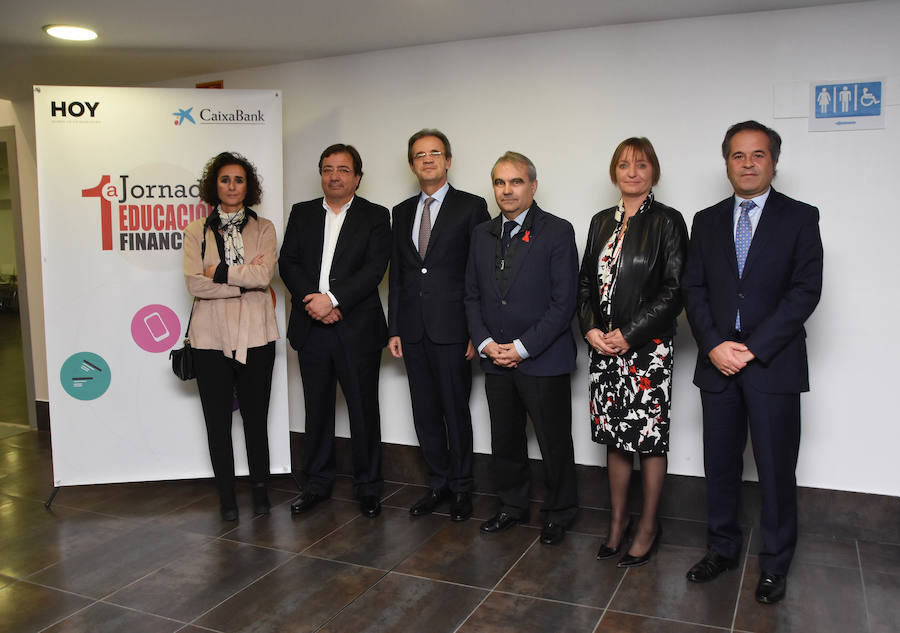 Fotos: I Jornada de Educación financiera de Caixabanc y HOY