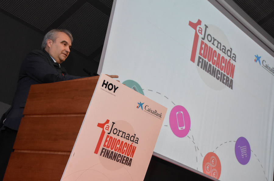 Fotos: I Jornada de Educación financiera de Caixabanc y HOY