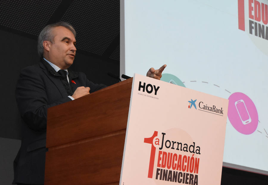 Fotos: I Jornada de Educación financiera de Caixabanc y HOY