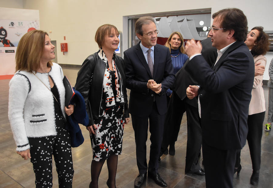 Fotos: I Jornada de Educación financiera de Caixabanc y HOY