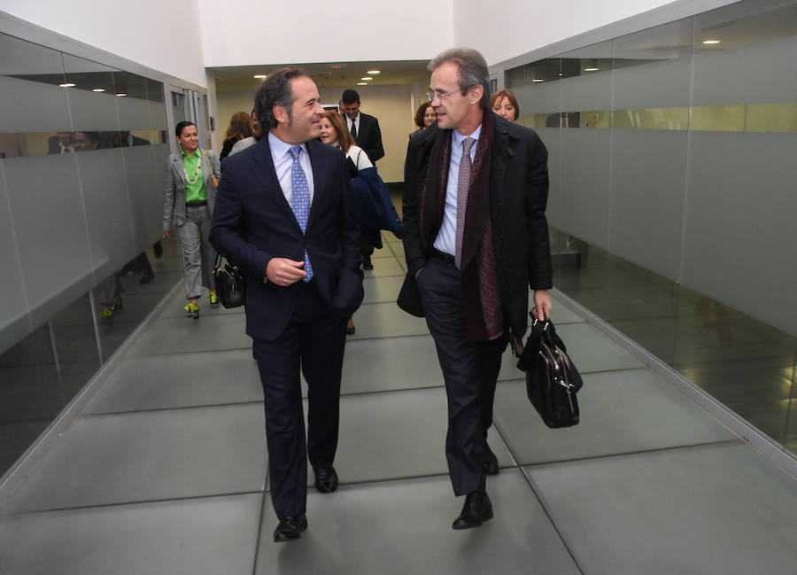 Fotos: I Jornada de Educación financiera de Caixabanc y HOY