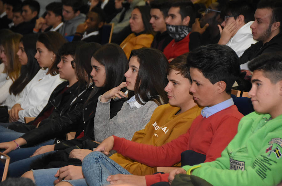Fotos: I Jornada de Educación financiera de Caixabanc y HOY