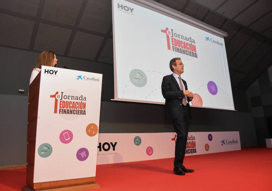 Fotos: I Jornada de Educación financiera de Caixabanc y HOY