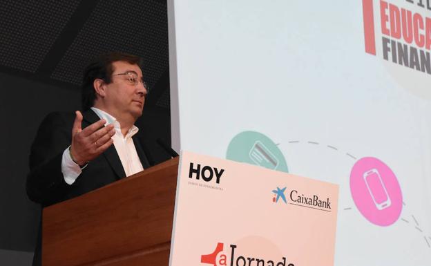 Guillermo Fernández Vara, presidente de la Junta, clausuró la jornada. 