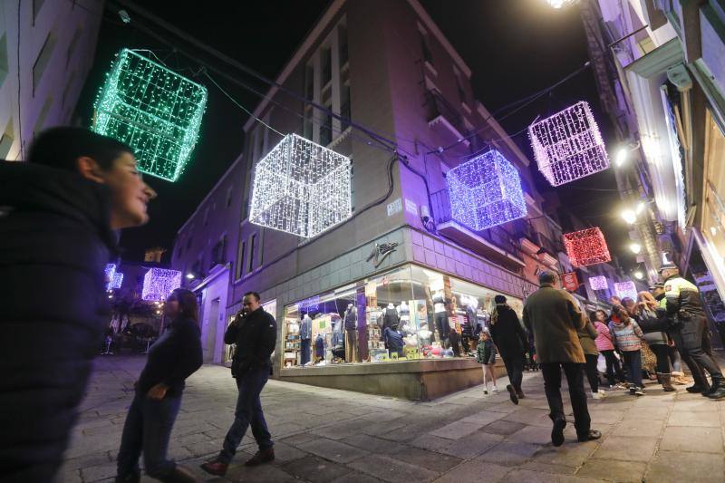 El centro de la ciudad se ilumina con un millón de puntos de luz