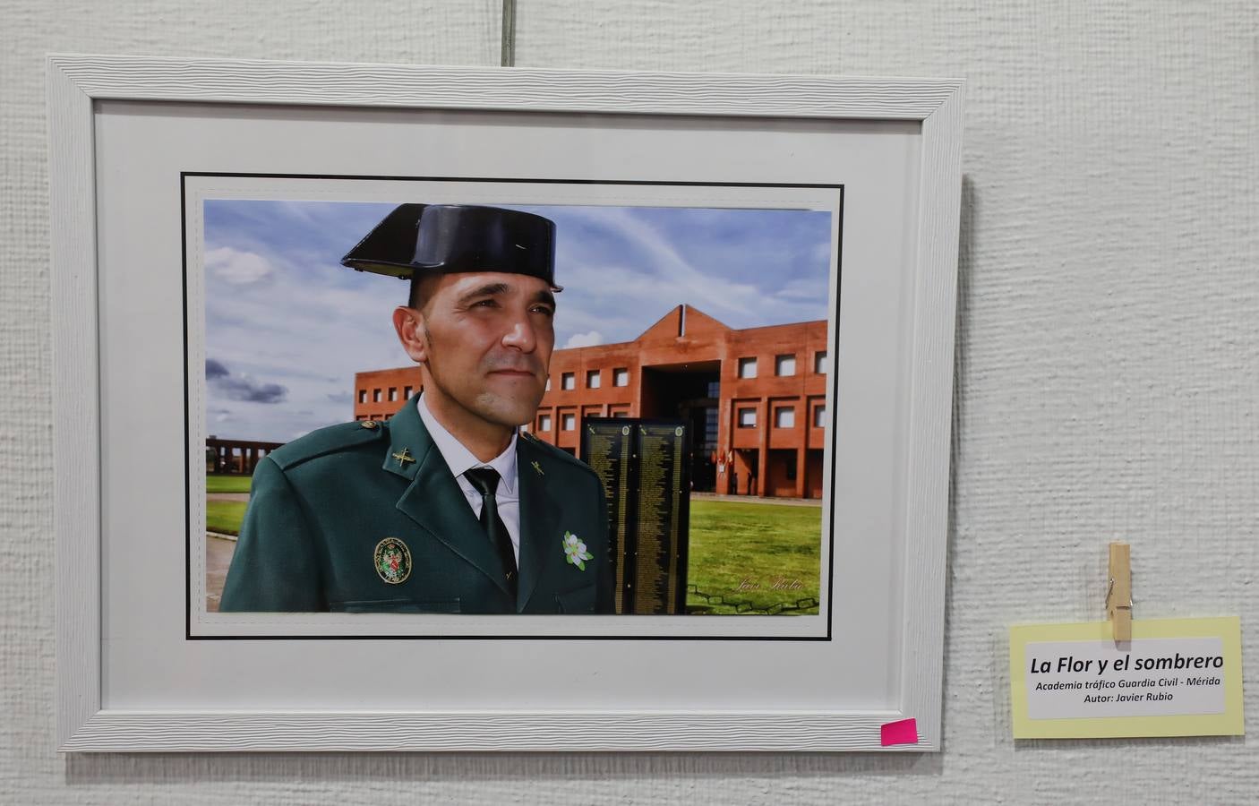 El Centro Cultural 'Santo Domingo' de la Fundación CB en Mérida alberga desde el lunes, 3 de diciembre, la exposición 'La sonrisa de los colores', de Javier Rodríguez Rubio. La muestra, que se puede visitar hasta el próximo día 30, se desarrolla a favor de la Asociación Española Contra el Cáncer (AECC). El horario de la exposición es de lunes a sábado, en horario de 10:00 a 13:30 horas y de 18:00 a 21:00 horas. Mientras, los domingos permanecerá abierta de 10:00 a 13:30 horas.