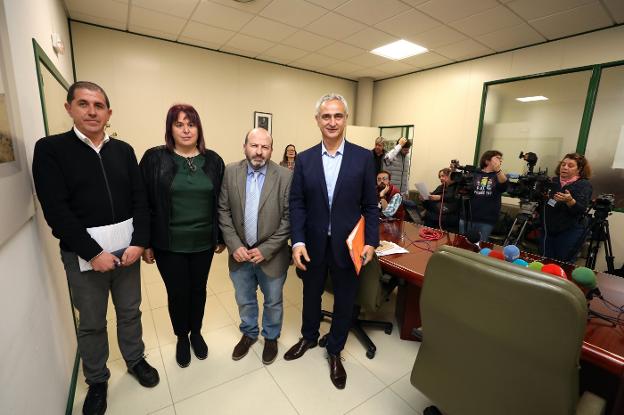 Julián Ramajo, Begoña García, Javier Gonzalo (director general de la PAC) y Pedro Rivero, ayer. :: brígido