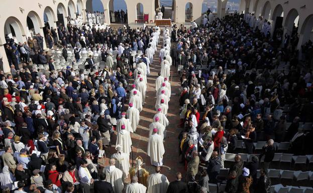 Un momento de la beatificación, este sábado, en el santuario de Nuestra Señora de la Cruz de Orán.