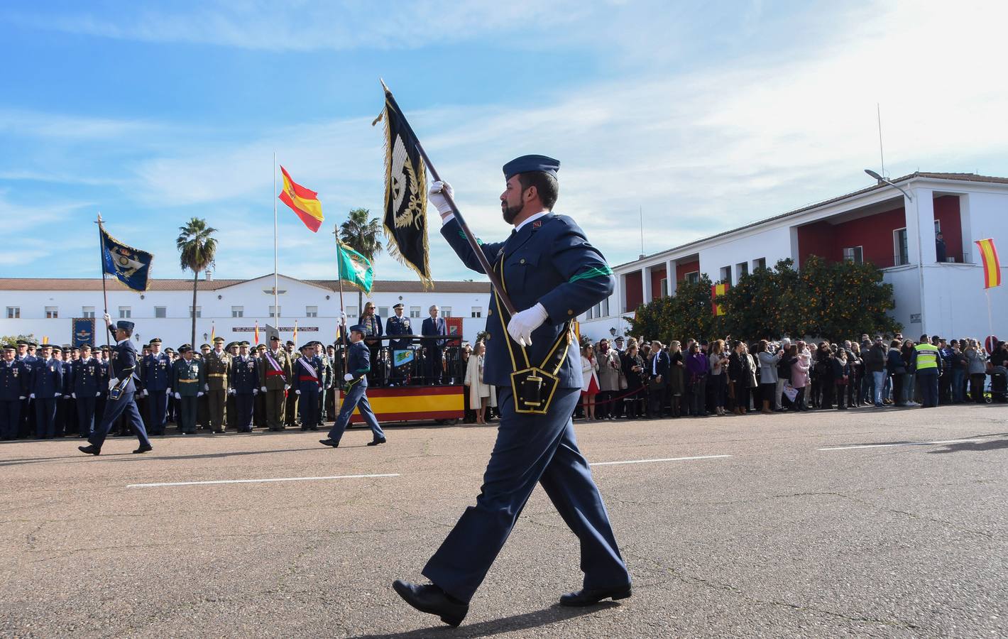La delegada del Gobierno, Yolanda García Seco, asistió al acto con motivo de la celebración del día de la Virgen de Loreto, patrona del Ejército del Aire, en la Base aérea de Talavera la Real (Badajoz)