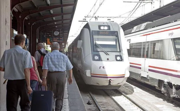 Renfe ha incorporado cinco trenes S-599 al servicio ferroviario extremeño