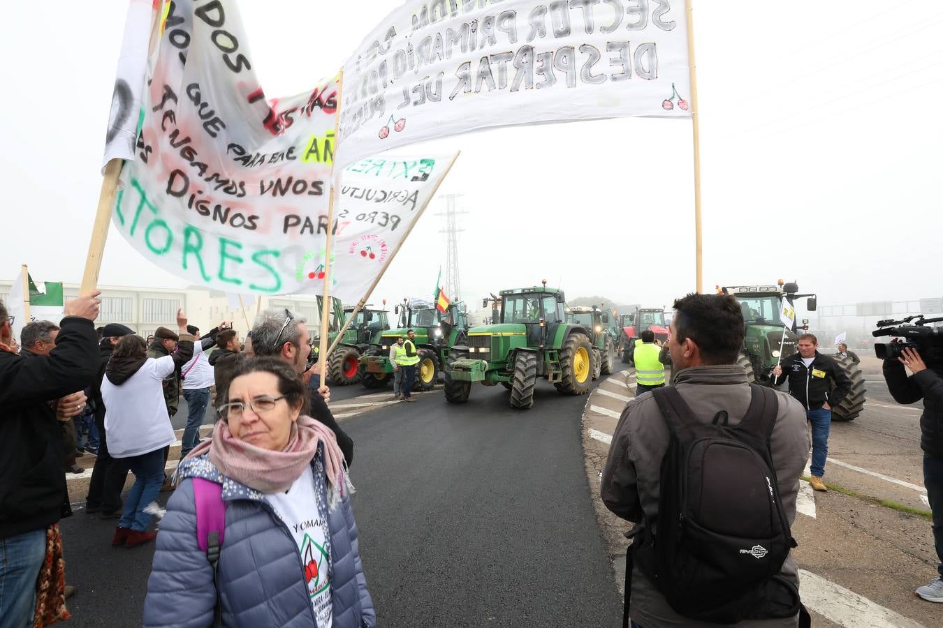 La caravana, procedente de las vegas Altas, ha pedido reunión urgente con la consejera García Bernal.