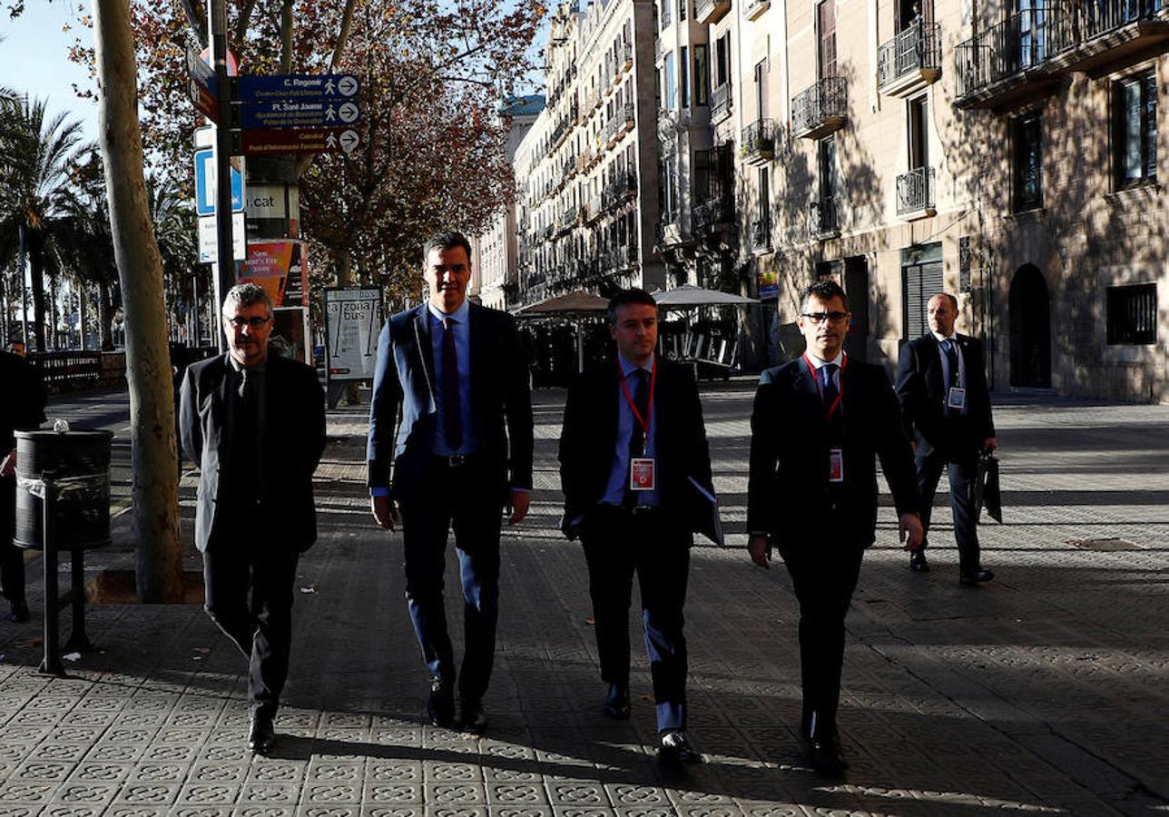 El presidente del Gobierno, Pedro Sánchez, preside este viernes el Consejo de Ministros en la Llotja de Mar de Barcelona. La ciudad condal vive una jornada de concentraciones y protestas de la mano de los CDR.