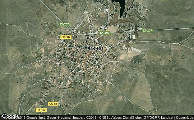 Un motorista sufre un traumatismo craneoencefálico en un accidente en Brozas