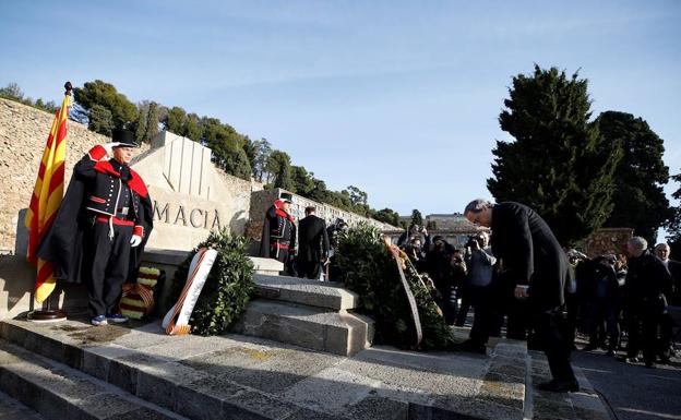El presidente de la Generalitat, Quim Torra, en la tradicional ofrenda floral a la tumba de Francesc Macià.