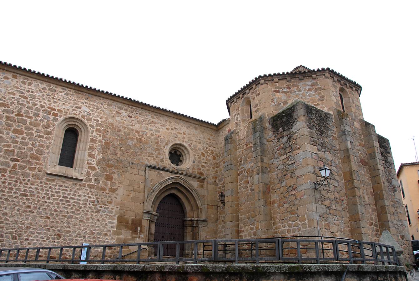 A Plasencia se la considera la capital del norte de Extremadura. Es un destino turístico destacable por su historia y monumentos. Su situación geográfica es ideal para conocer las comarcas del norte.