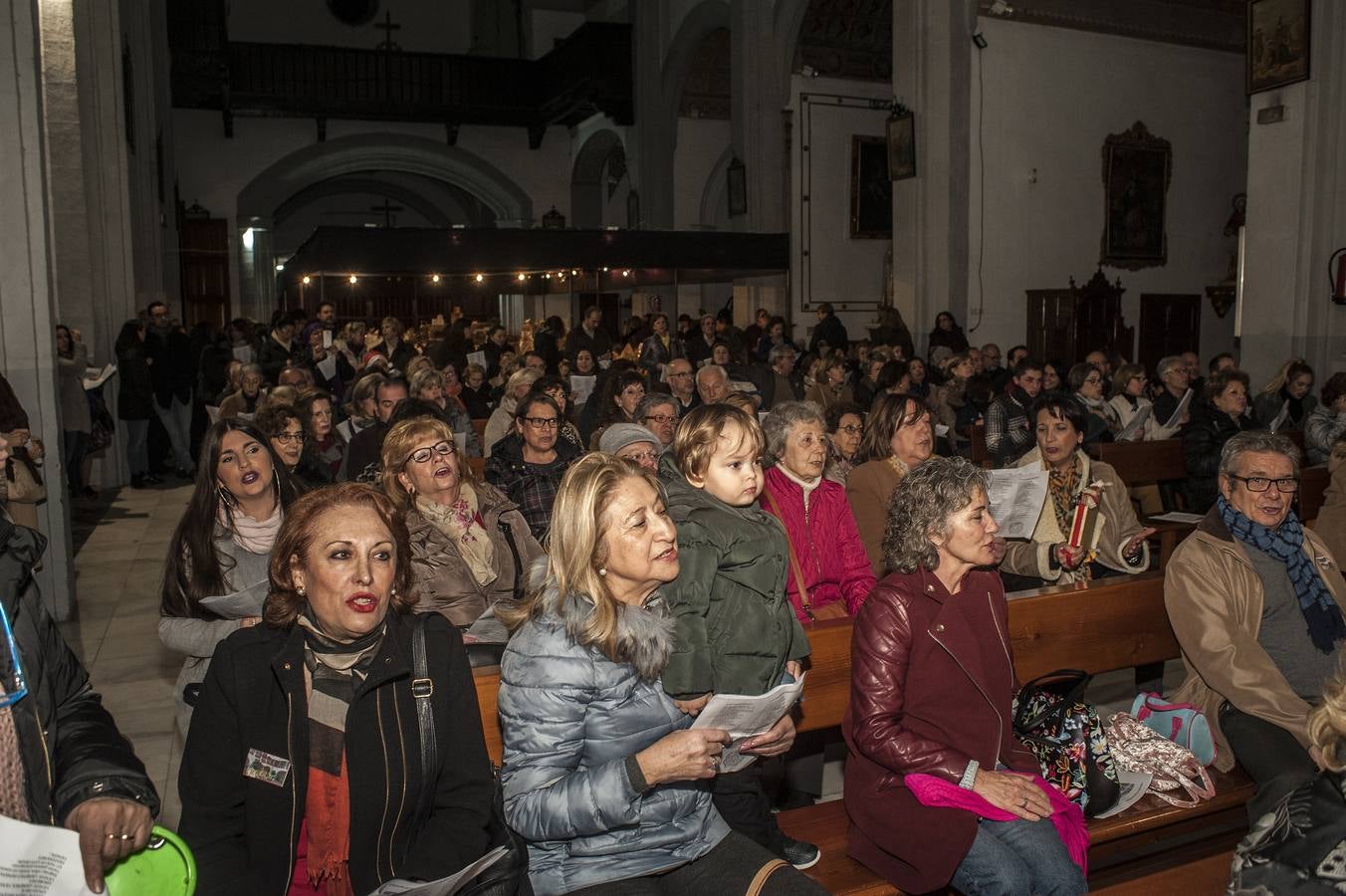 El Grupo Corales de badajoz ha realizado un recorrido por los belenes de Badajoz cantando villancicos. Han comenzado por la Iglesia Santa María la Real (San Agustín), Iglesia de la Concepción, Convento de Santa Ana, Iglesia de San Andrés, Museo de la Ciudad Luis de Morales, y terminando en la Catedral.